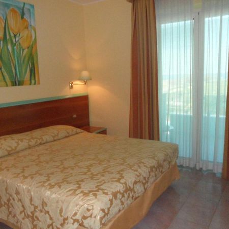 Hotel Parco Degli Ulivi Scerne Екстер'єр фото