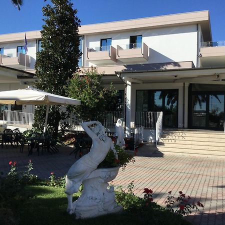Hotel Parco Degli Ulivi Scerne Екстер'єр фото