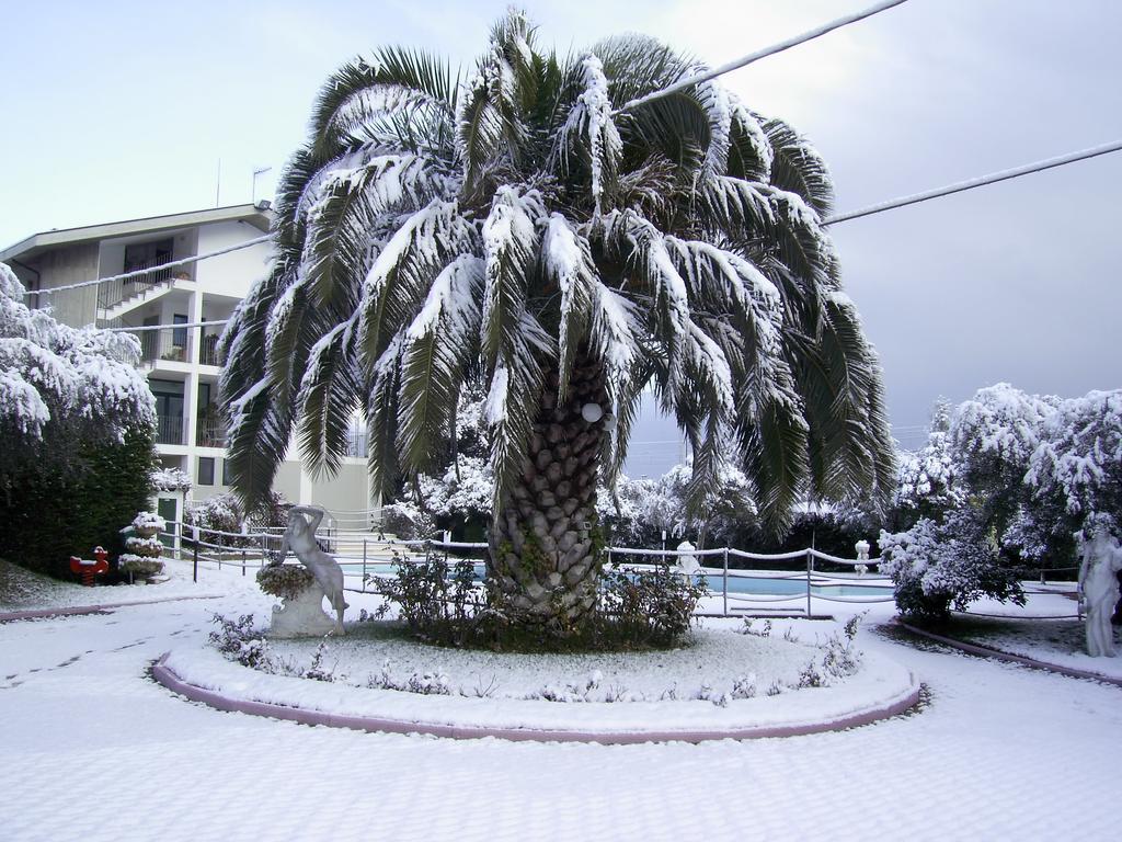 Hotel Parco Degli Ulivi Scerne Екстер'єр фото