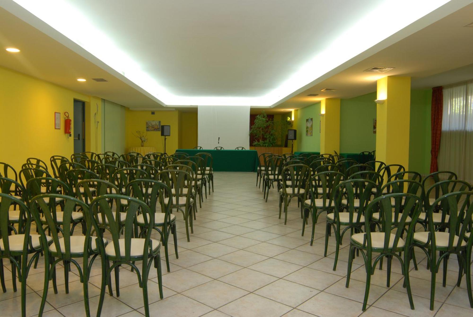 Hotel Parco Degli Ulivi Scerne Екстер'єр фото