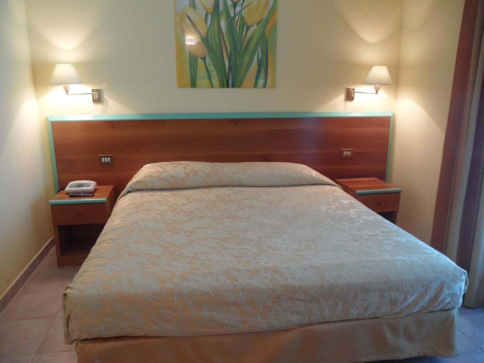 Hotel Parco Degli Ulivi Scerne Екстер'єр фото