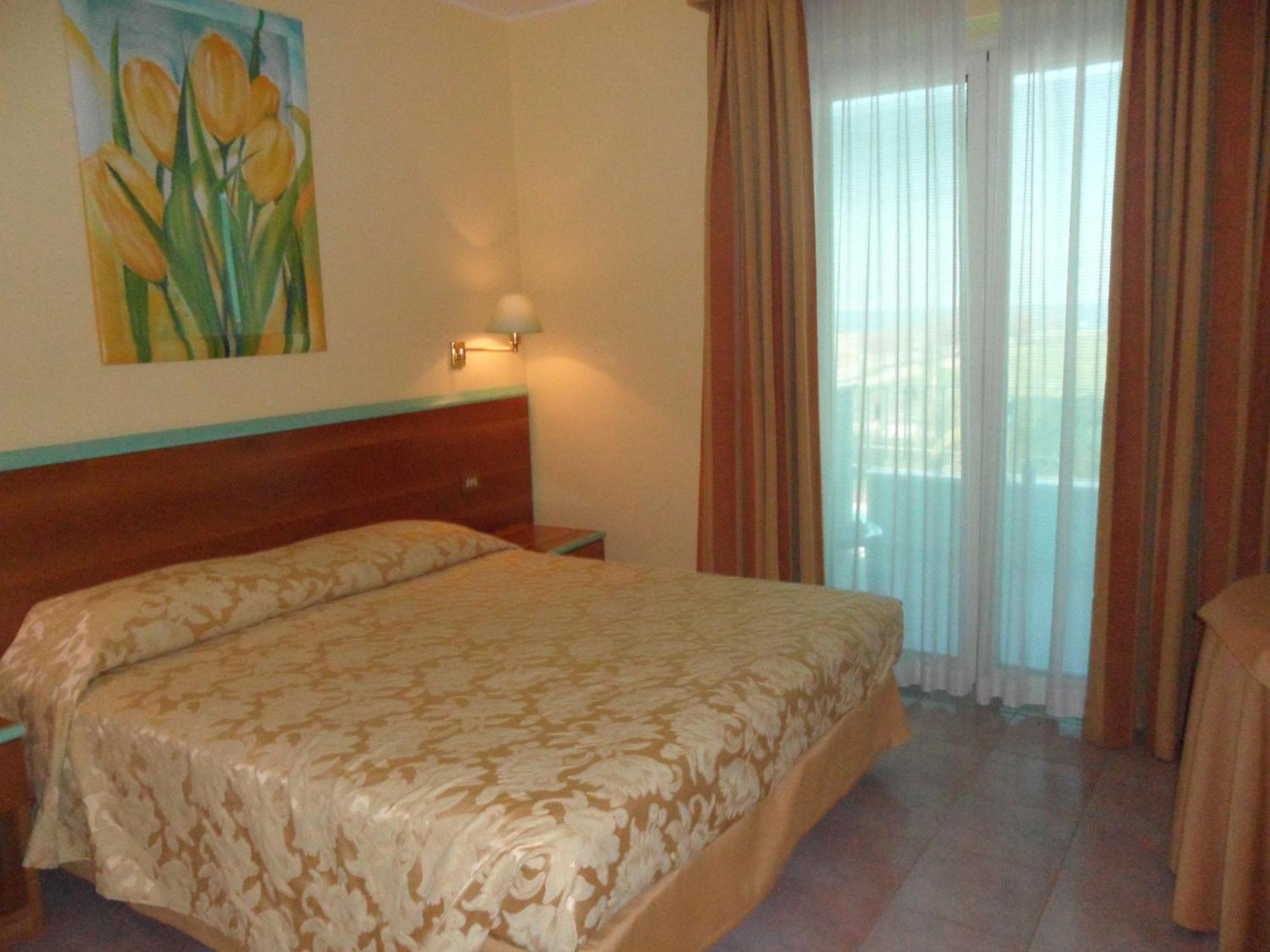 Hotel Parco Degli Ulivi Scerne Екстер'єр фото