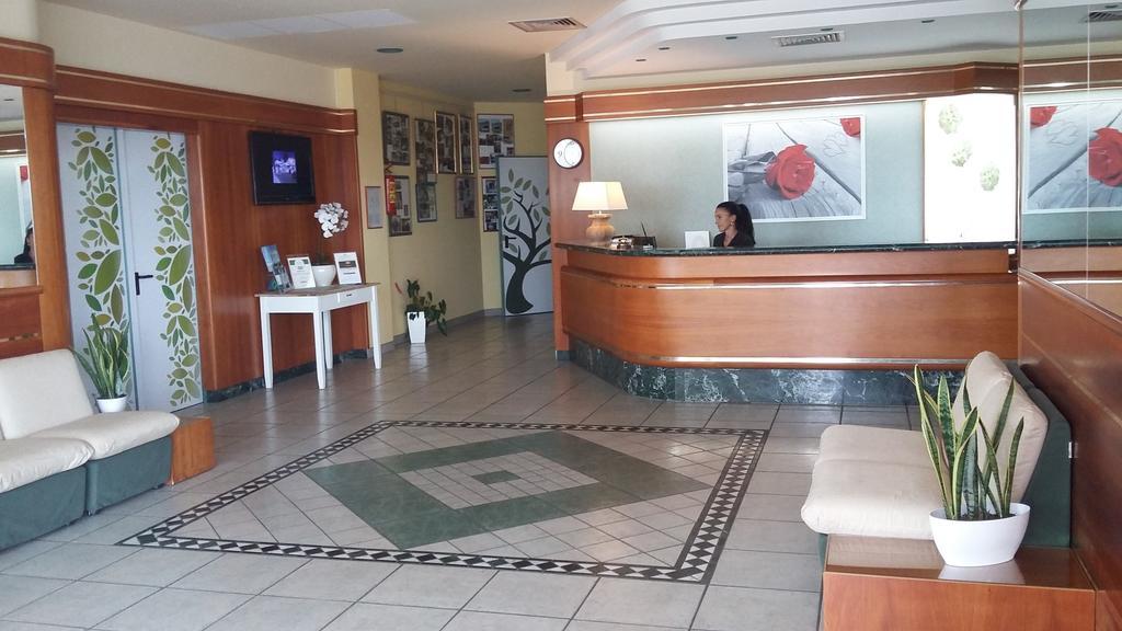 Hotel Parco Degli Ulivi Scerne Екстер'єр фото