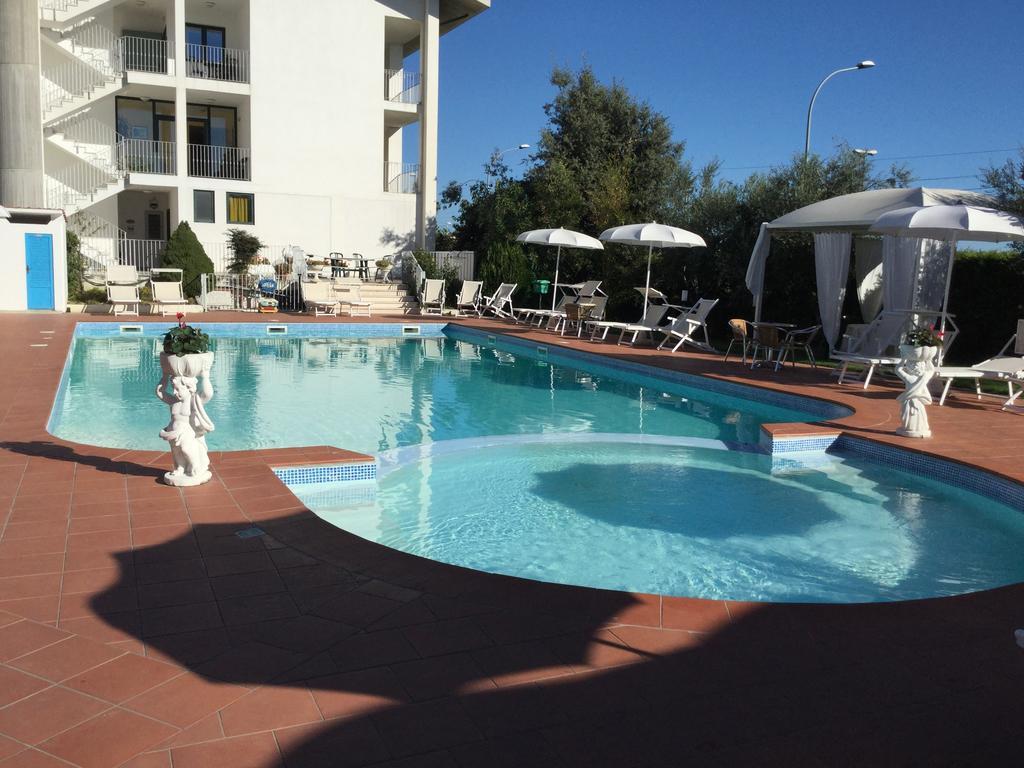Hotel Parco Degli Ulivi Scerne Екстер'єр фото