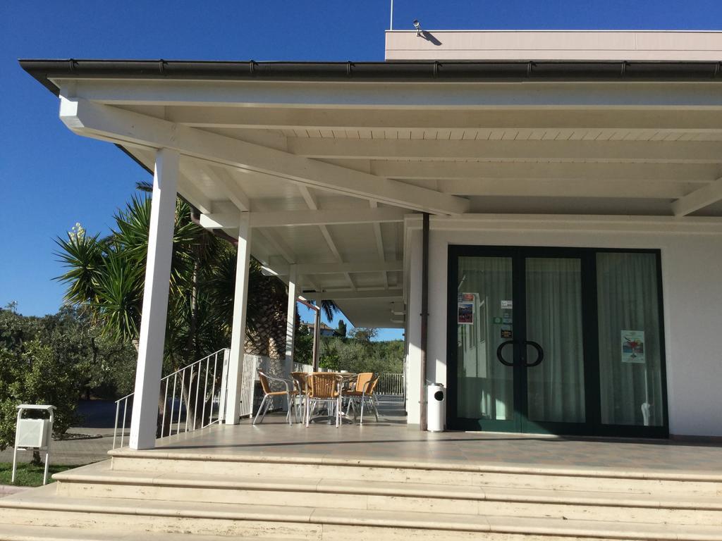 Hotel Parco Degli Ulivi Scerne Екстер'єр фото