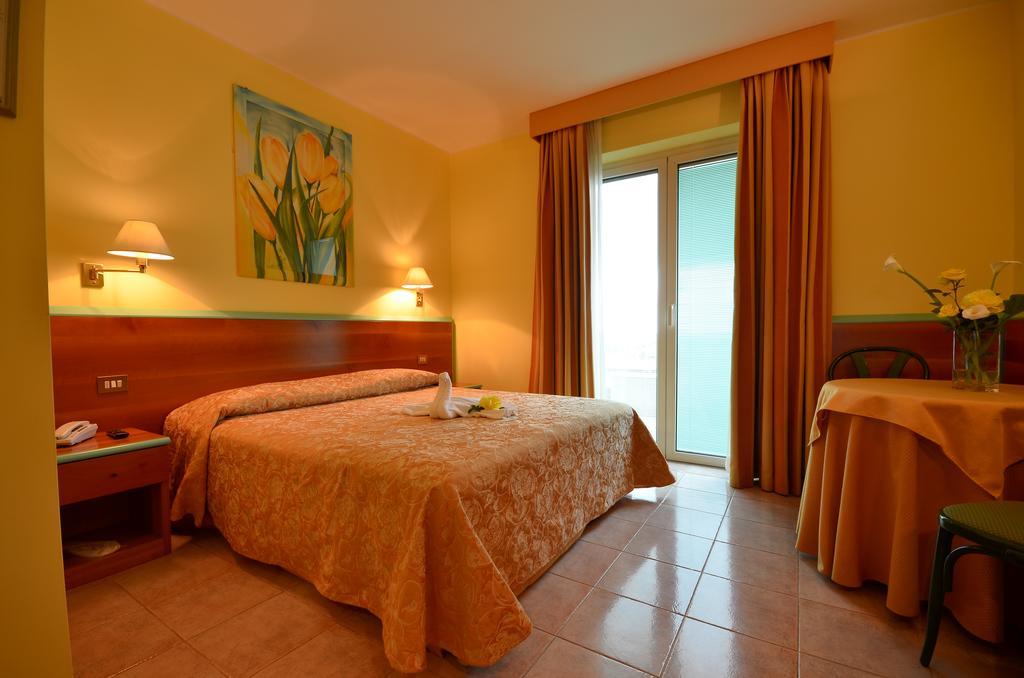 Hotel Parco Degli Ulivi Scerne Екстер'єр фото