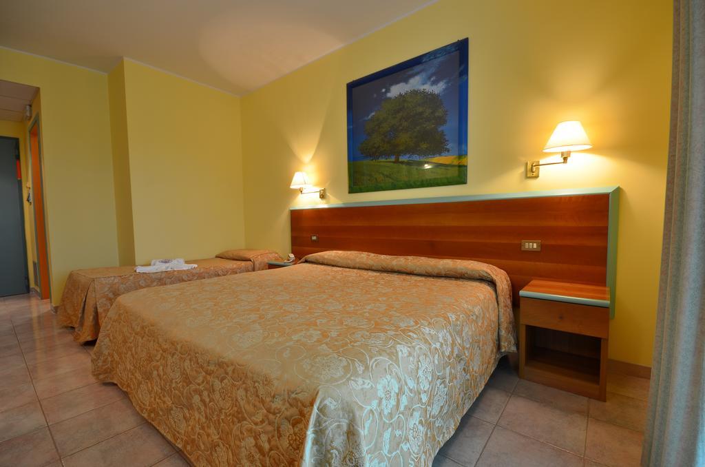 Hotel Parco Degli Ulivi Scerne Екстер'єр фото