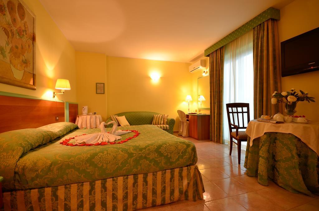 Hotel Parco Degli Ulivi Scerne Екстер'єр фото