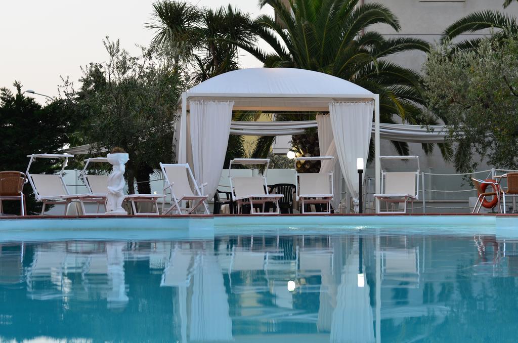 Hotel Parco Degli Ulivi Scerne Екстер'єр фото