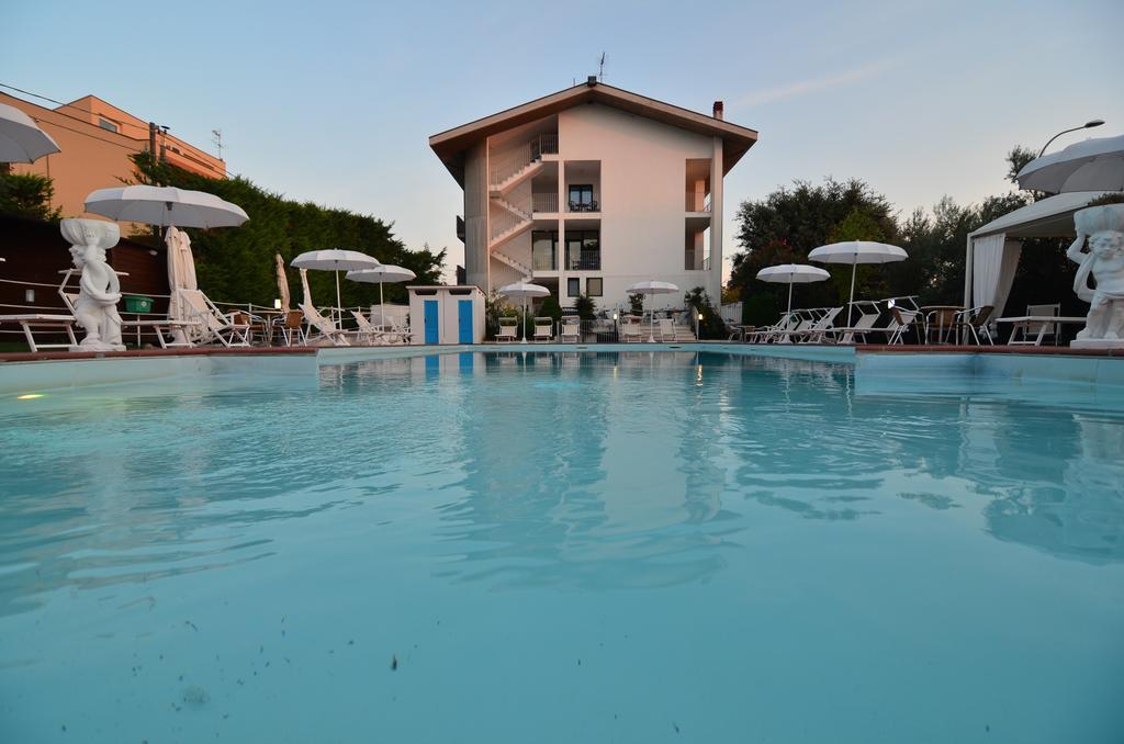 Hotel Parco Degli Ulivi Scerne Екстер'єр фото