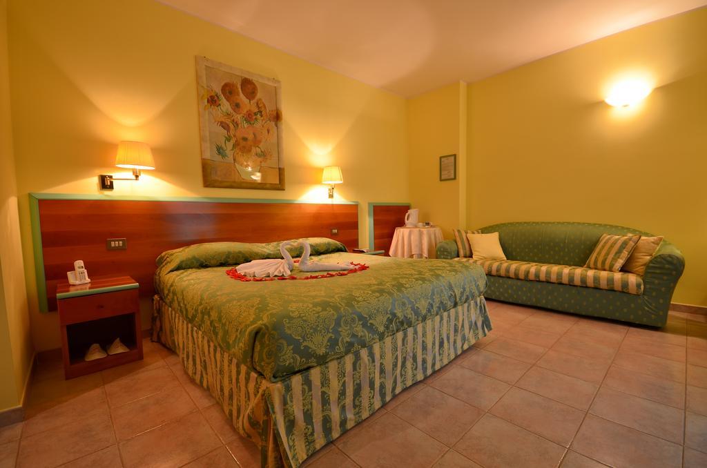 Hotel Parco Degli Ulivi Scerne Екстер'єр фото