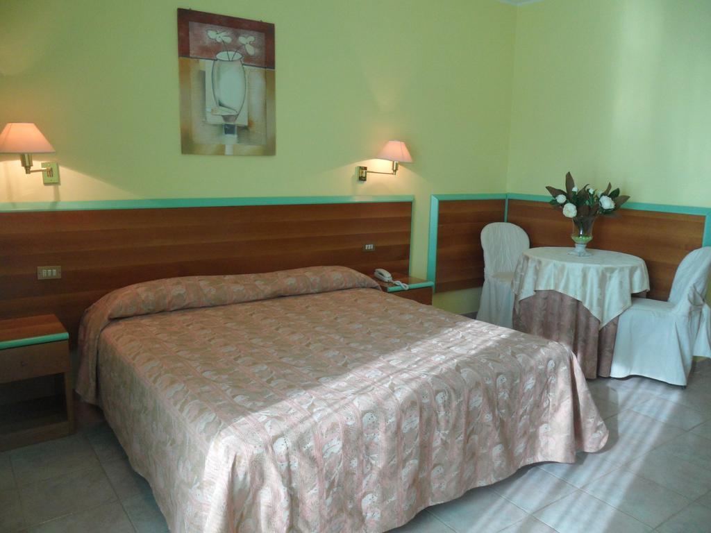 Hotel Parco Degli Ulivi Scerne Екстер'єр фото