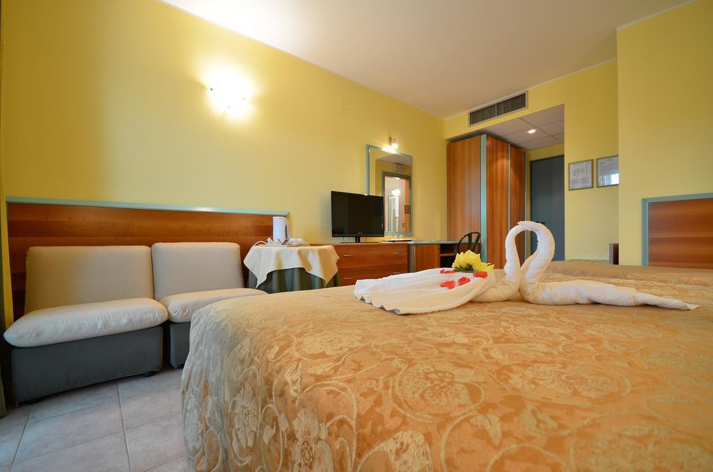 Hotel Parco Degli Ulivi Scerne Екстер'єр фото