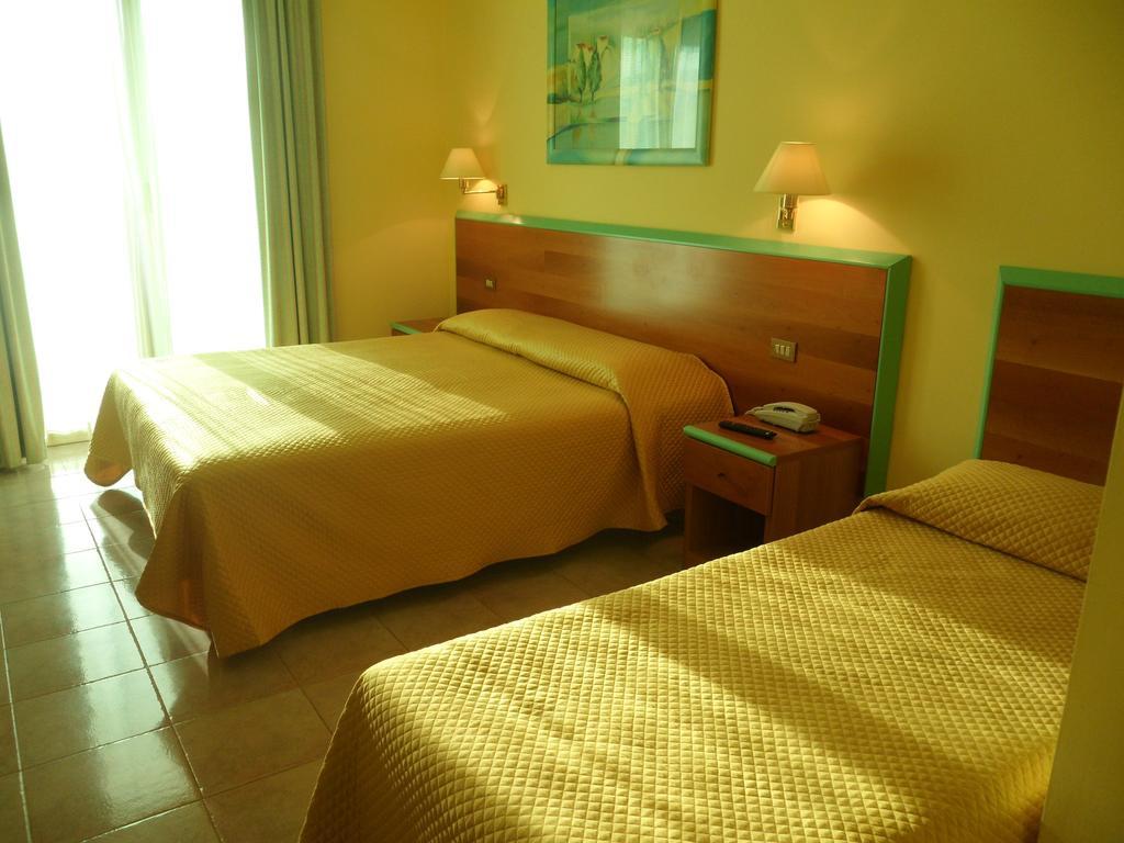 Hotel Parco Degli Ulivi Scerne Екстер'єр фото