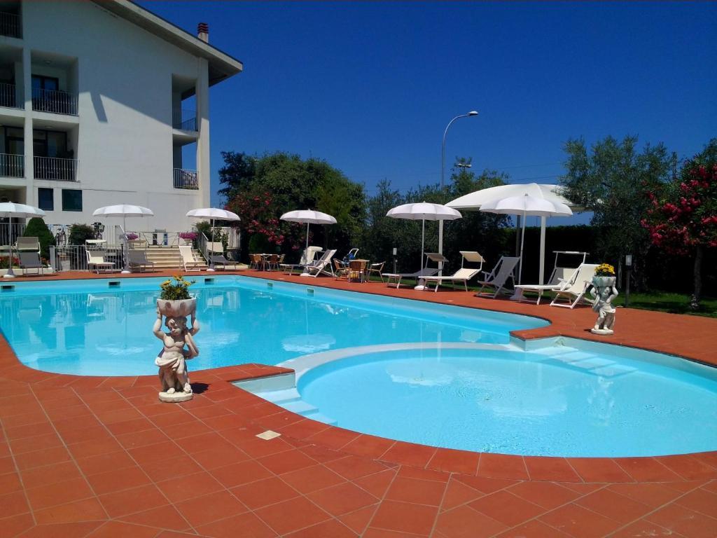 Hotel Parco Degli Ulivi Scerne Екстер'єр фото